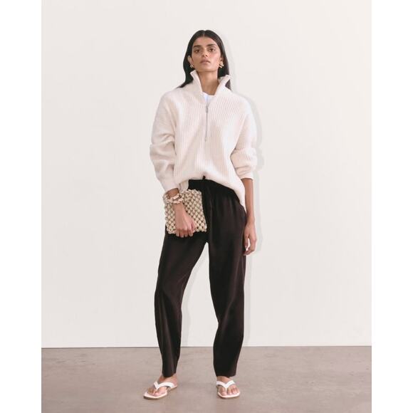 Everlane The Tencel Tapered Drawstring Pants in Butterlite Black XS - Picture 3 of 6